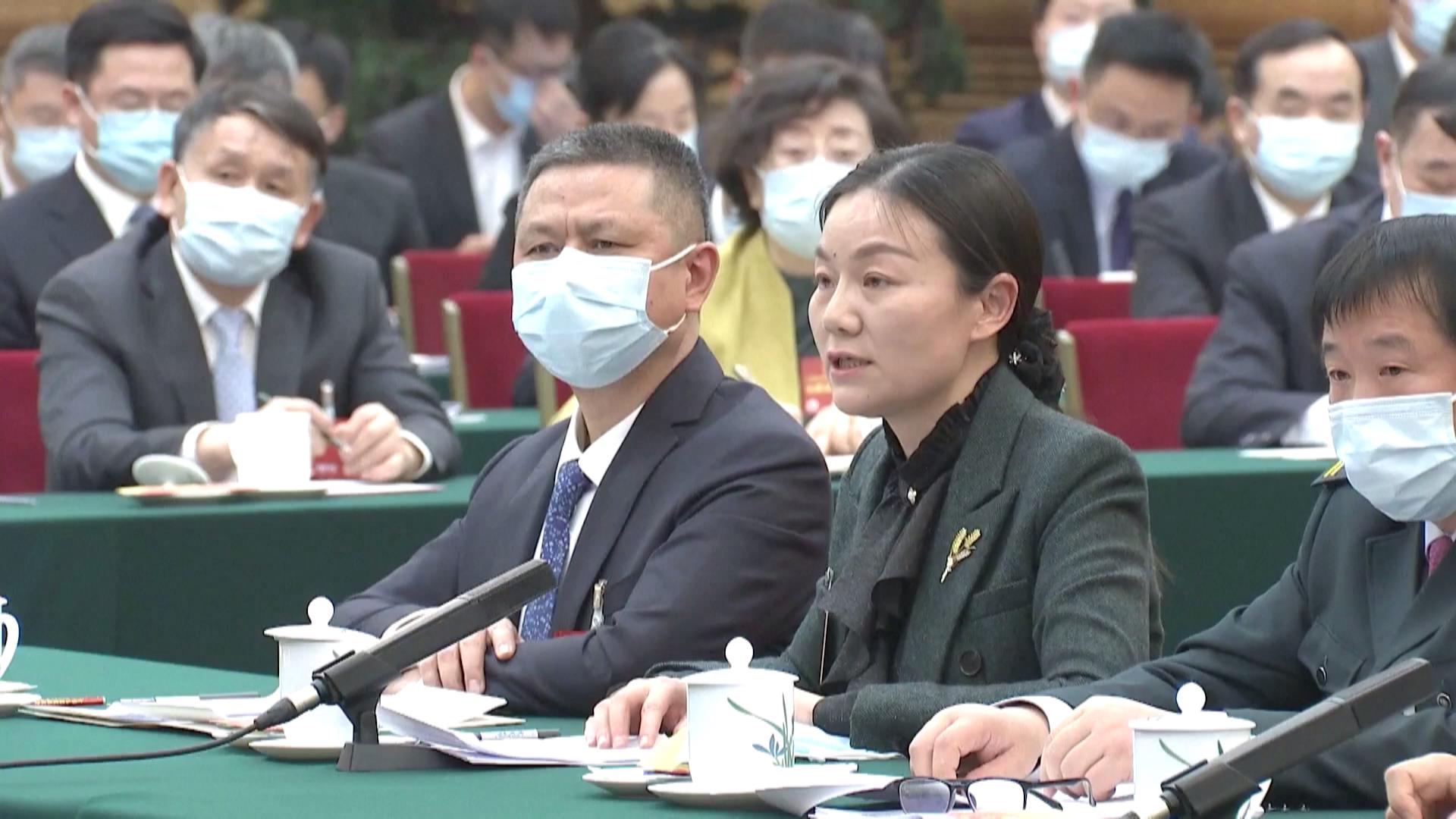 △ Wei Qiao spoke at the plenary session of the Jiangsu delegation at the First Session of the 14th National People's Congress.